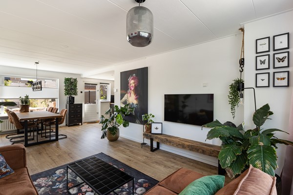 Foto - Te koop: instapklare hoekwoning met oprit en garage!